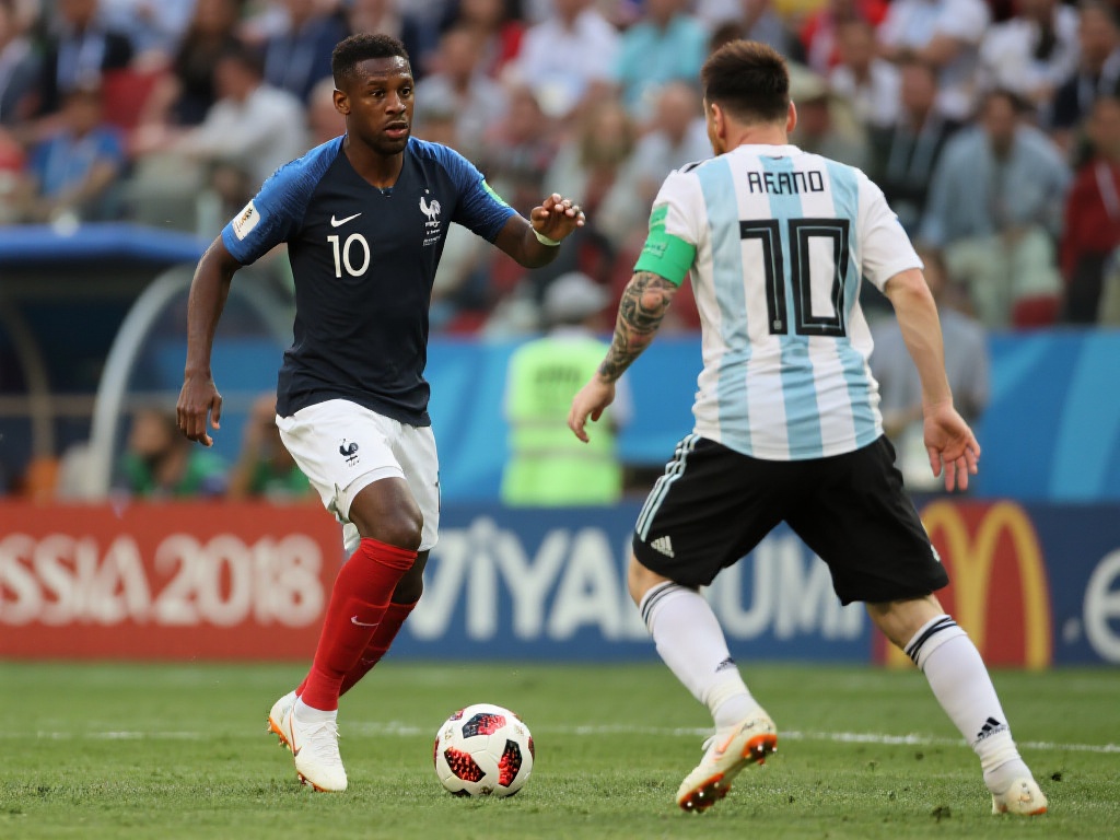 比赛背景与重要性
这场比赛是2018年